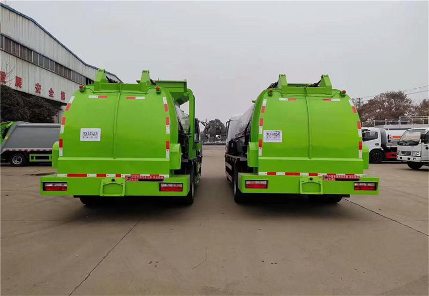 東風(fēng)凱普特8噸餐廚垃圾車后方位圖