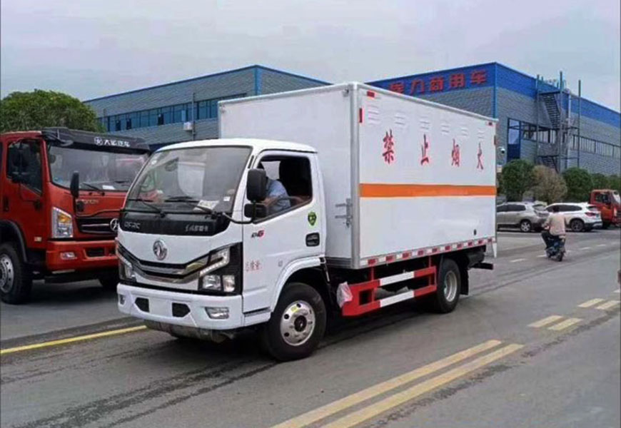 東風(fēng)多利卡D6危險(xiǎn)品車