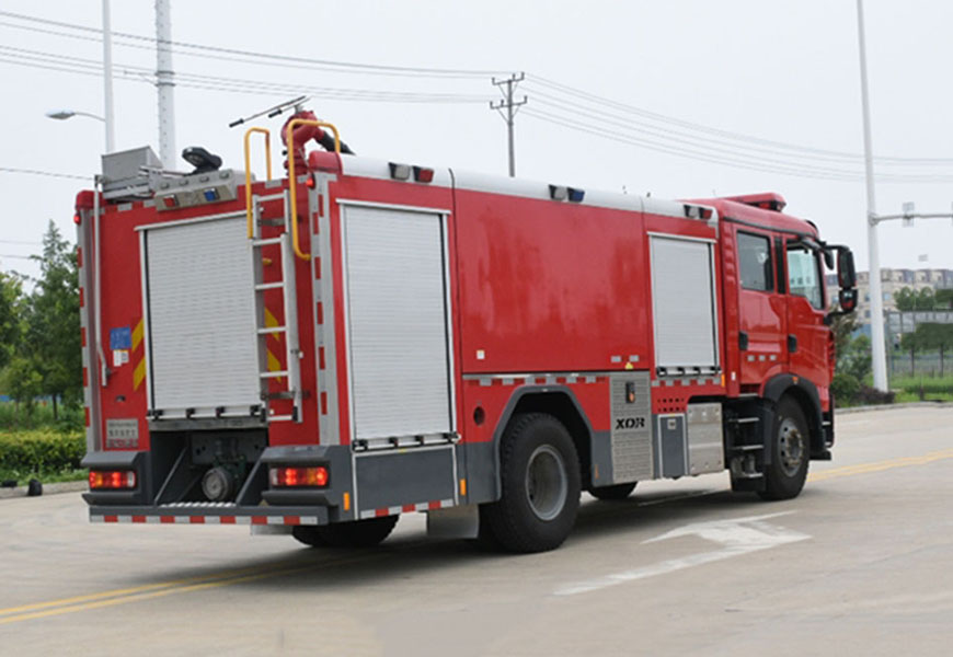 國六豪沃8噸泡沫消防車