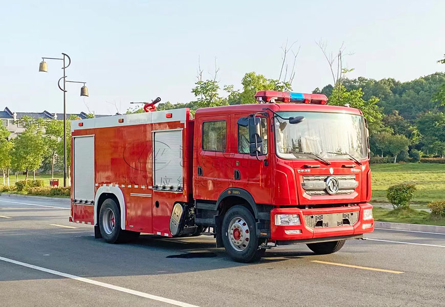 國(guó)六多利卡D9泡沫消防車