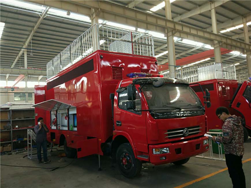 東風(fēng)多利卡廣告宣傳車